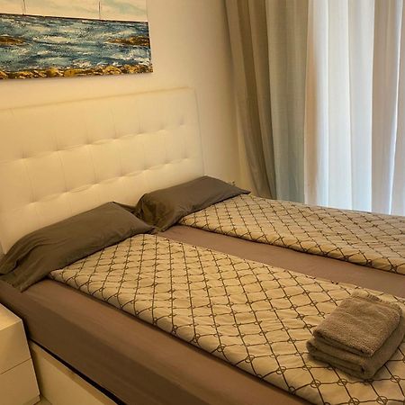 Apartment Deluxe Clara Sea Senses Torrevieja Exterior foto
